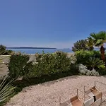 Willa A'more - Seafront Retreat