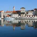 A'more - Seafront Retreat Trogir