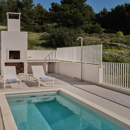 Villa A'more - Seafront Retreat