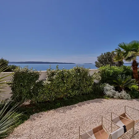 Villa A'more - Seafront Retreat