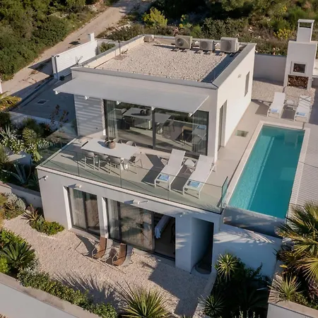 Villa A'more - Seafront Retreat