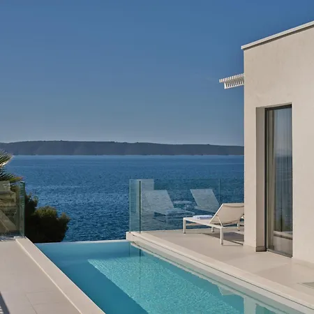 Villa A'more - Seafront Retreat