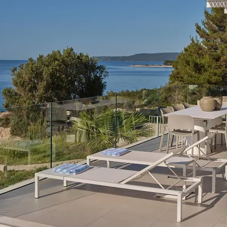 A'more - Seafront Retreat 트로기르