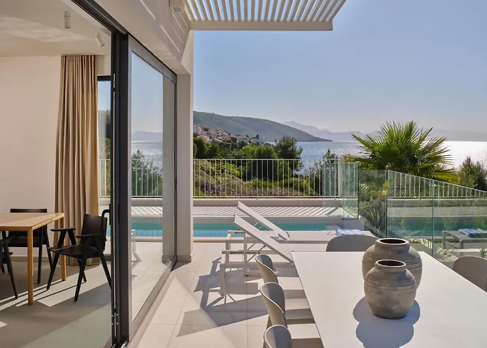 Villa A'more - Seafront Retreat