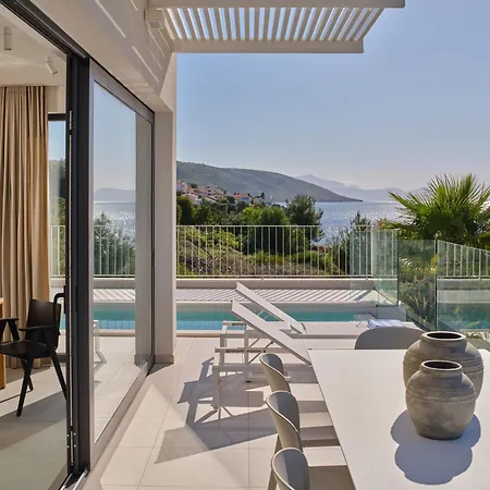 Villa A'more - Seafront Retreat