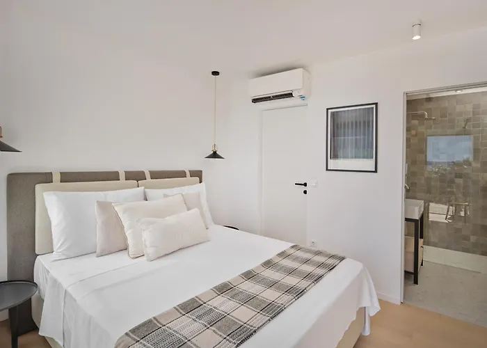 Villa A'more - Seafront Retreat *